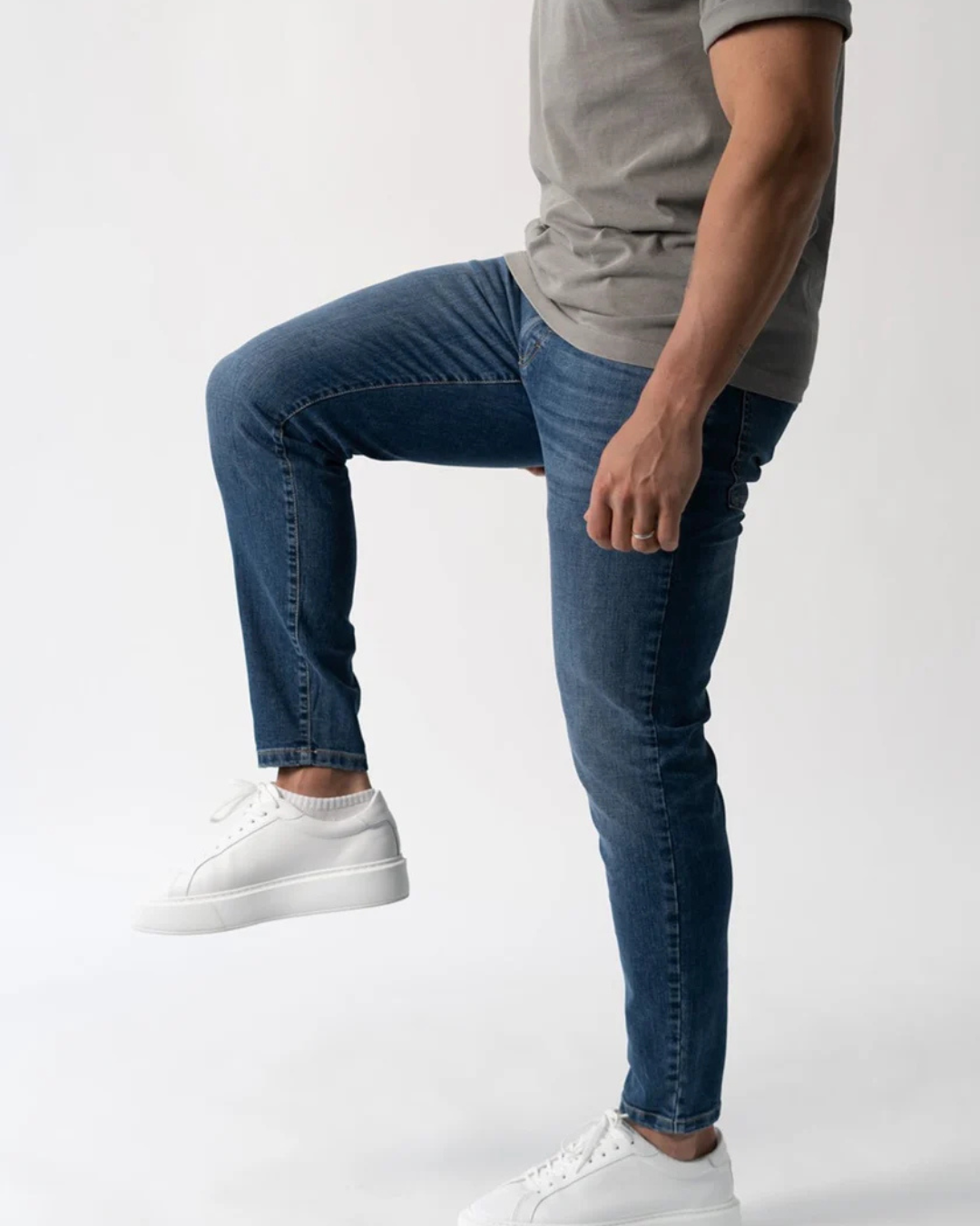 Blugi Classici Albaștri Autentici Pentru Fiecare Zi