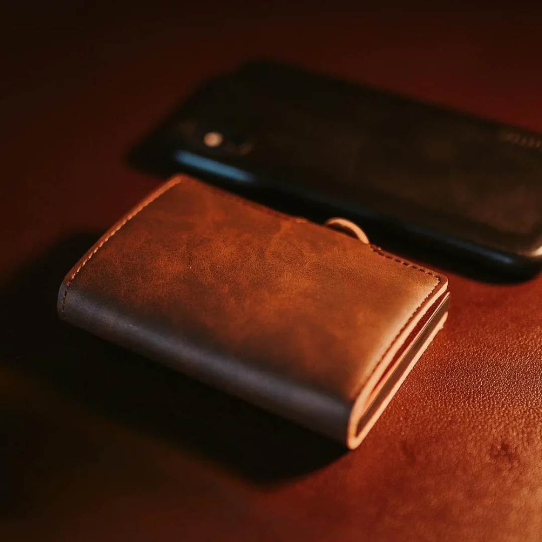 Portofel de lux cu protecție RFID și design compact