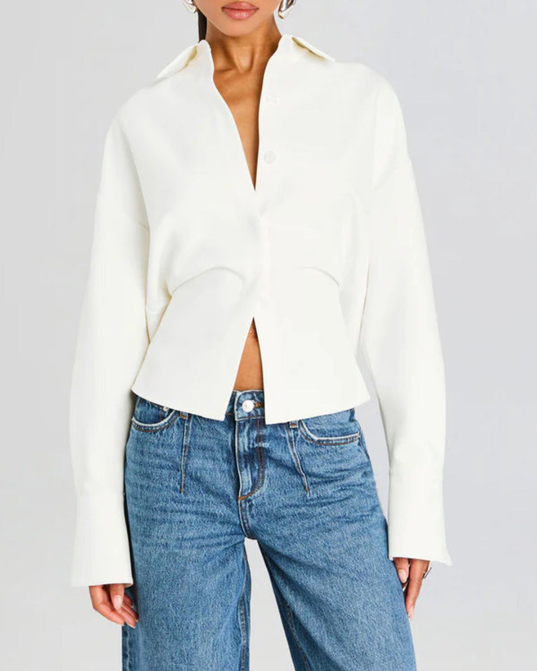 Pat minimalist cu plămâni bărbătești și haine perfecte pentru femei