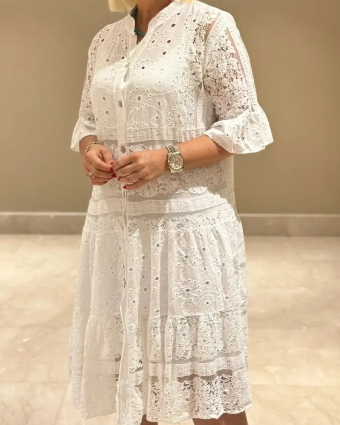 Rochie din dantelă cu mâneci și nasturi în față®