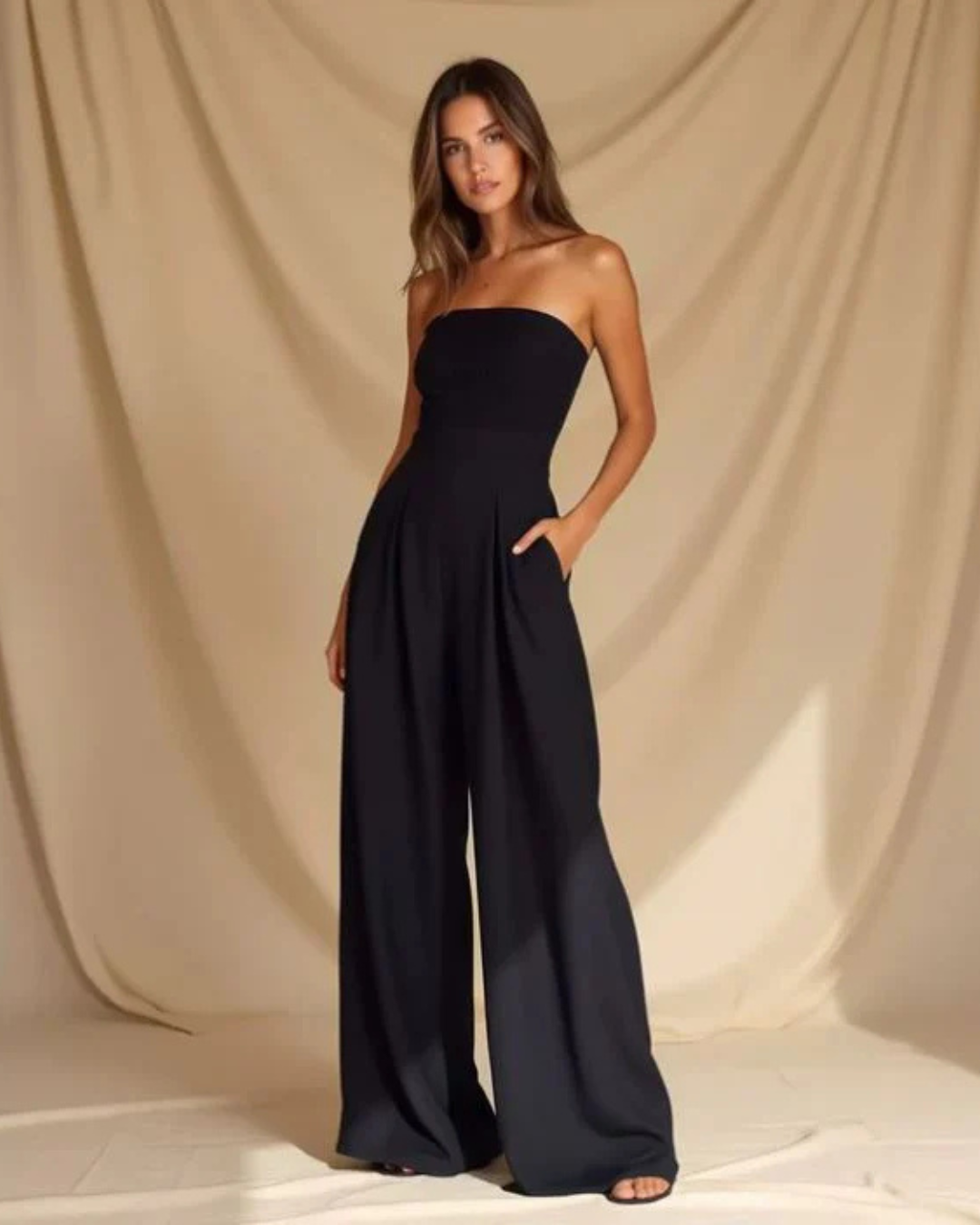 Salopetă Elegantă Fără Bretele, cu un Design Spațios și Sofisticat