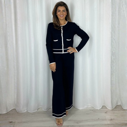 Set elegant din două piese cu nasturi aurii moderni