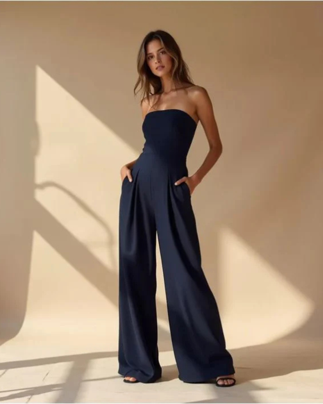 Salopetă Elegantă Fără Bretele, cu un Design Spațios și Sofisticat