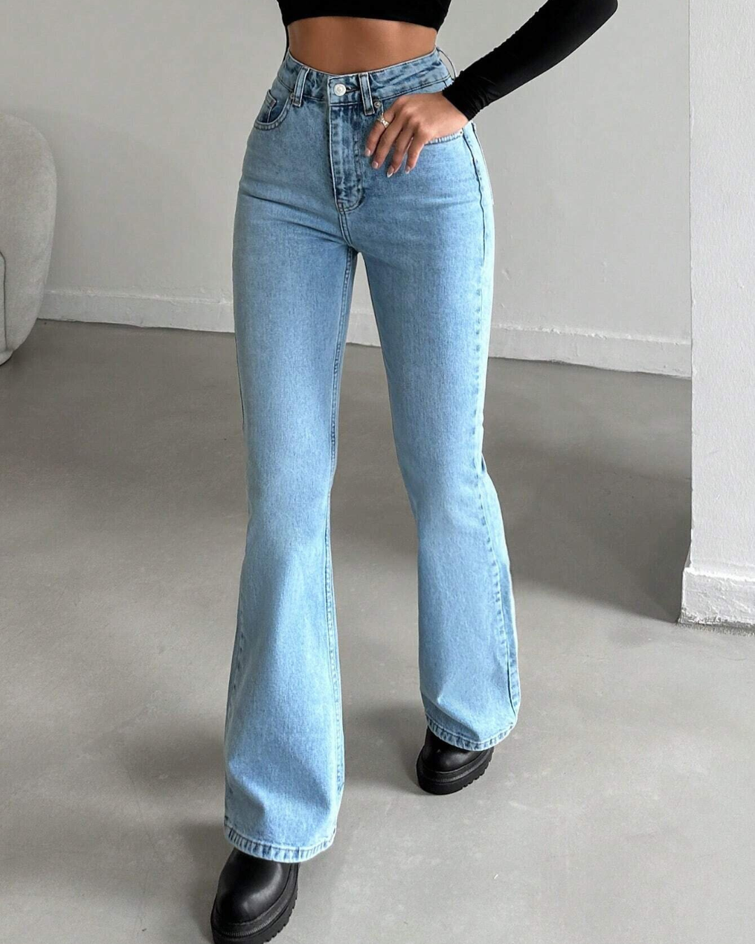 Pantaloni scurți, croială înaltă, stil clopot 