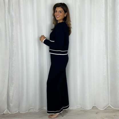 Set elegant din două piese cu nasturi aurii moderni