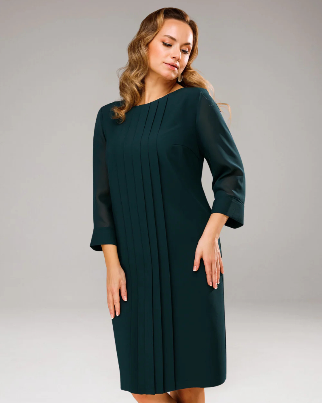 Rochie dreaptă cu pliuri și mâneci 3/4
