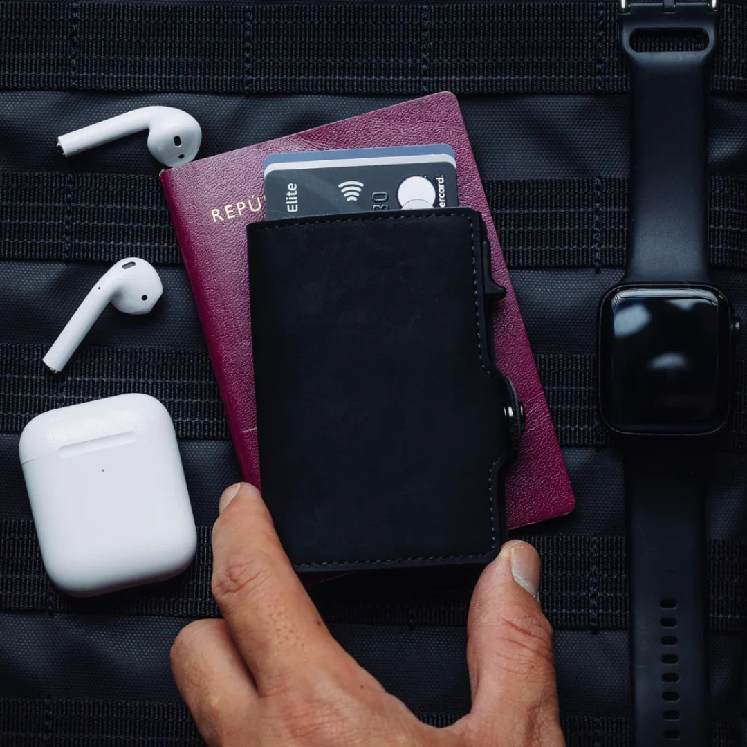 Portofel de lux cu protecție RFID și design compact