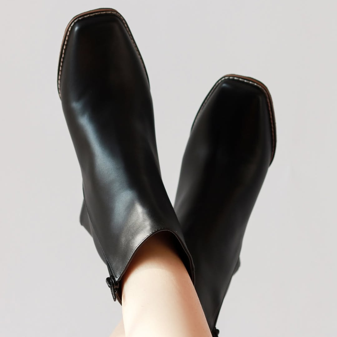 Ghete pentru femei cu finisaj elegant și toc înalt