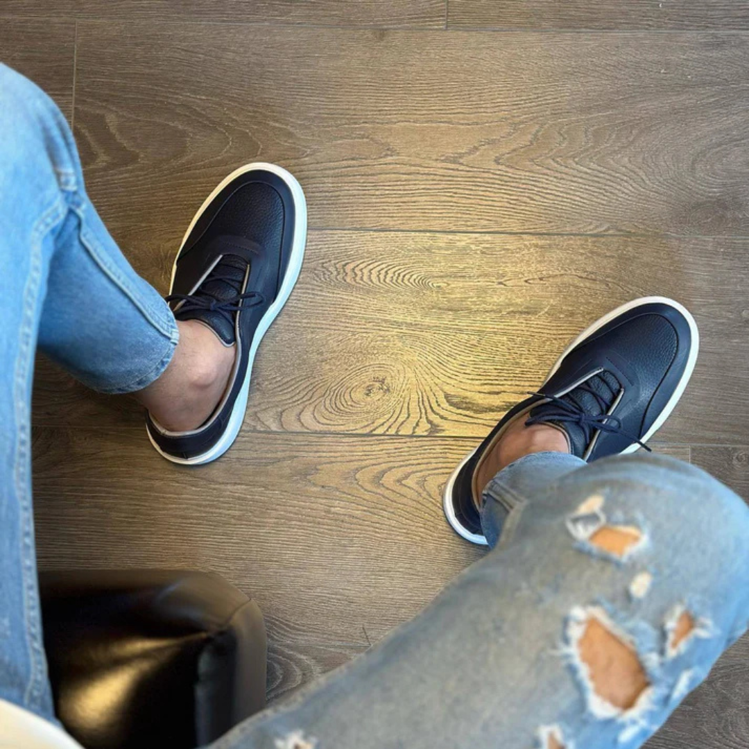 Adidași din piele neagră cu talpă groasă pentru bărbați