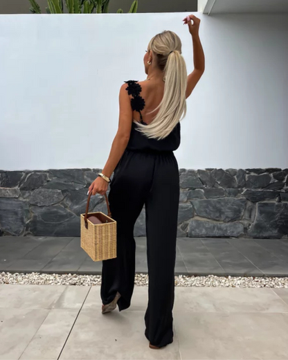 Salopetă Lungă cu Bretele Florale și Decolteu în V Pentru un Look Elegant și Relaxat