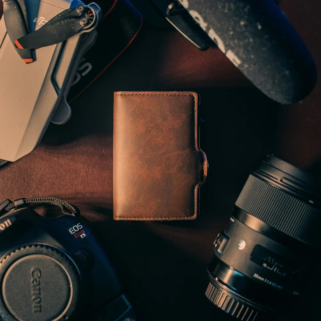 Portofel de lux cu protecție RFID și design compact