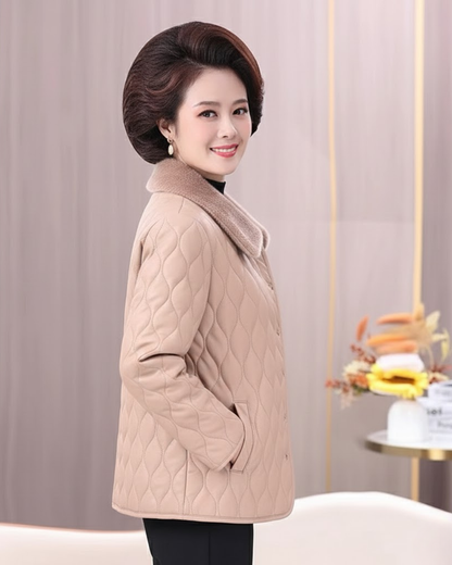 Jachetă Scurtă de Iarnă Căptușită pentru Femei care Oferă Căldură și Stil